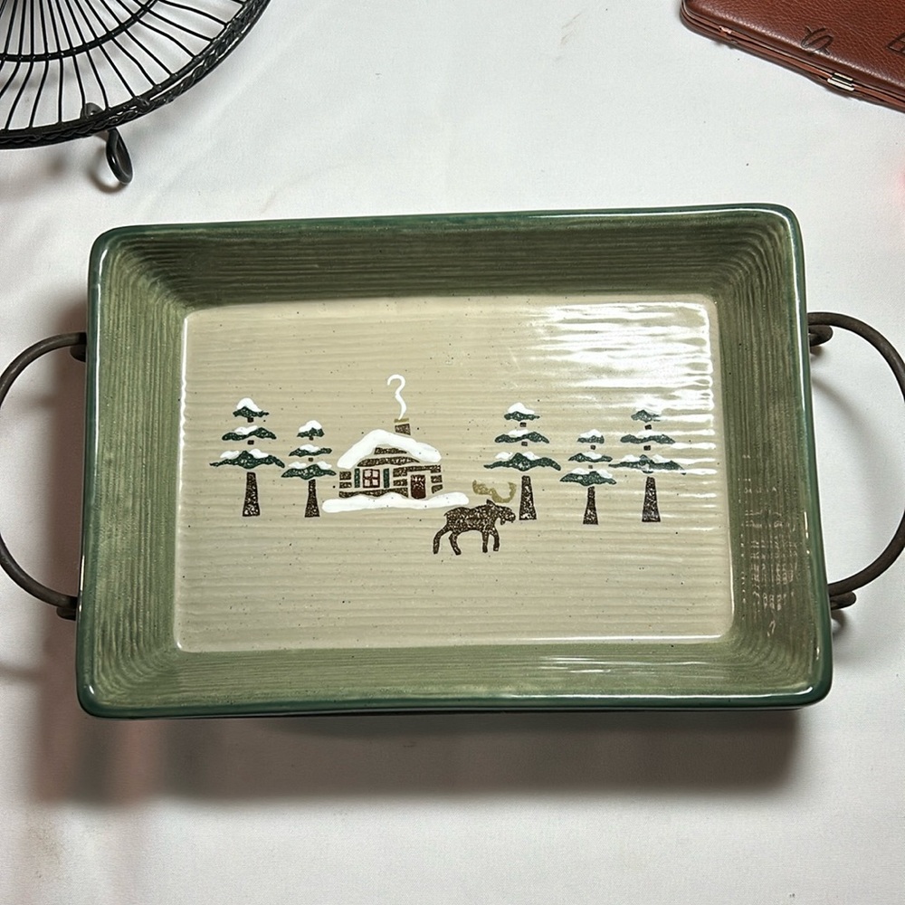 Sonoma, Lodge vintage collection. Cast iron frame holds. 13” x 9” & 2.5” height